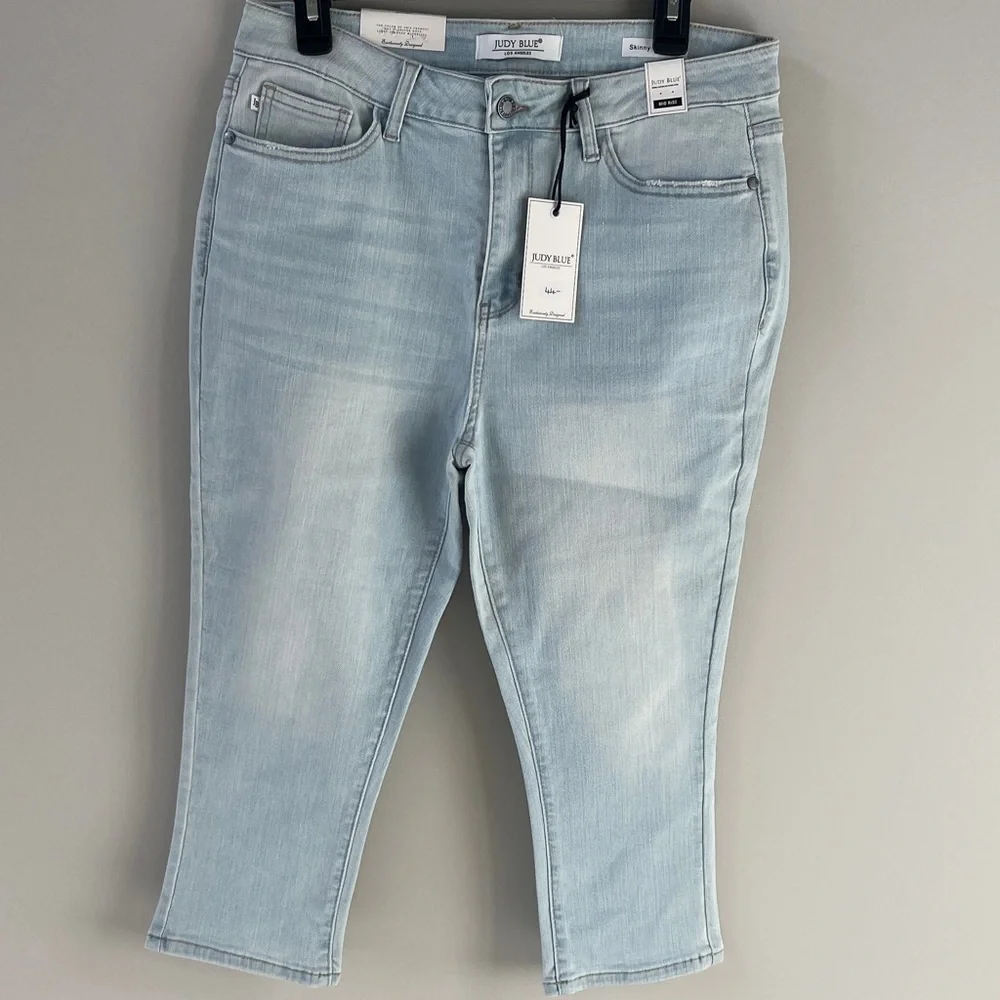 Judy Blue Women's Sky Blue Cropped Jeans - Picture 1 of 4